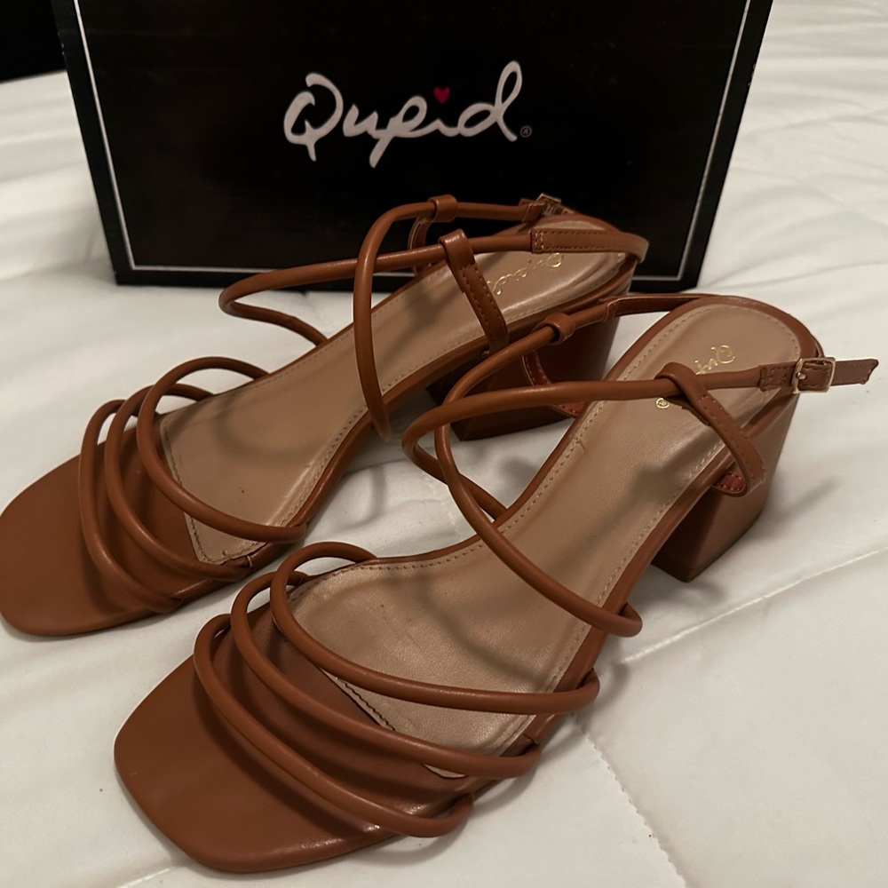 Quips strapped sandals
